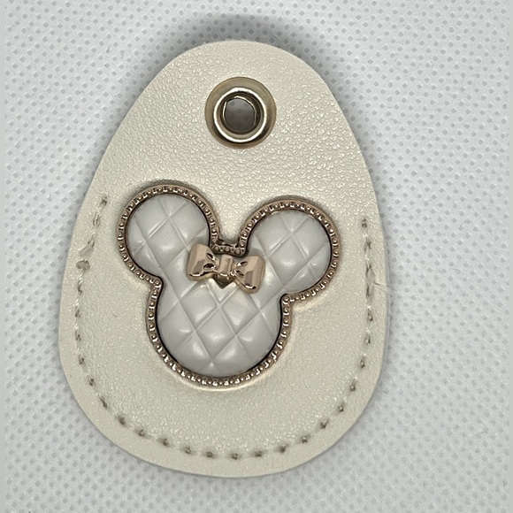 NWT Faux Pearl Beaded Bracelet Keychain Minnie Mouse Ears Pattern Leather - Picture 3 of 5